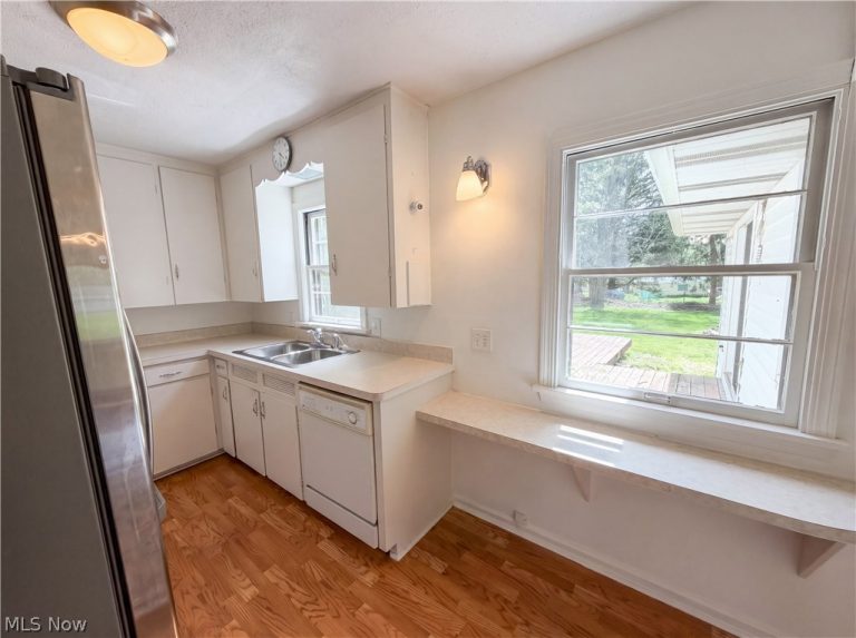 1064 Munroe Falls Kent Road, Kent, OH - Photo 8