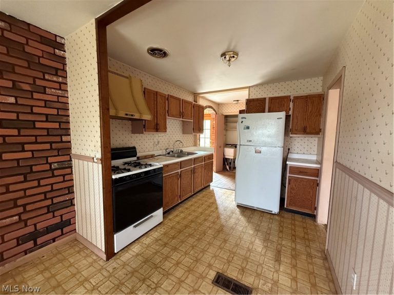 7004 Roe Boulevard, Madison, OH - Photo 5