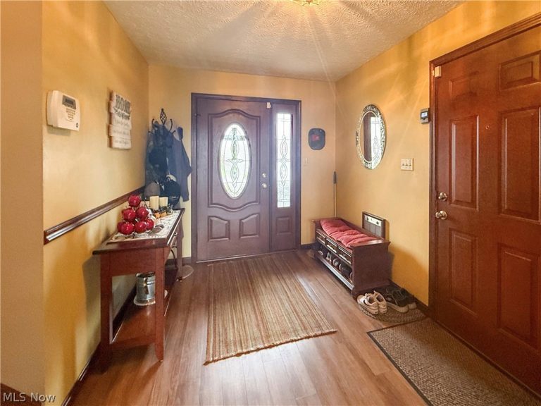 3225 Caprice Drive, Warren, OH - Photo 3