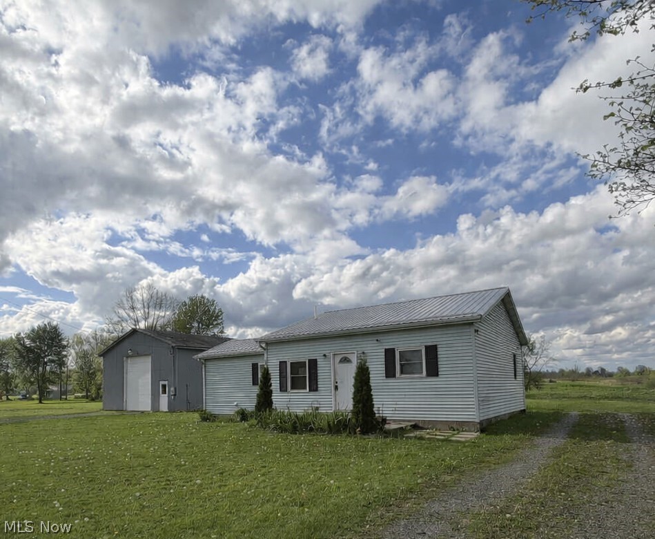 1993 Kinsman Road, North Bloomfield, OH