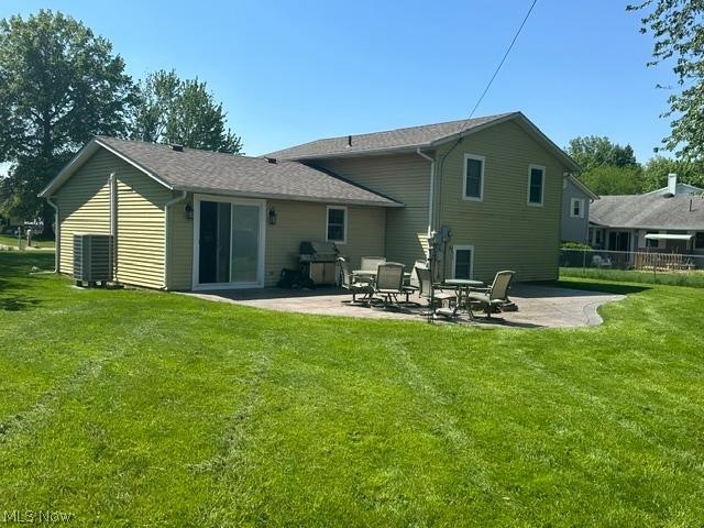 454 Oaknoll Drive, Amherst, OH - Photo 2