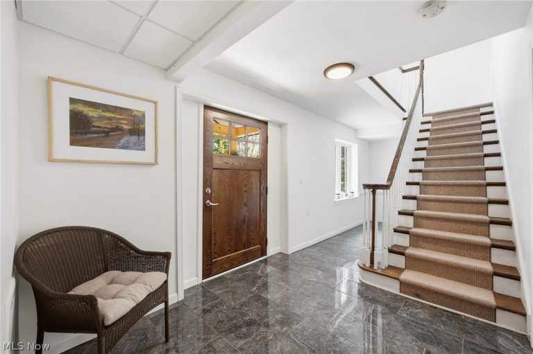 58 Orange Street, Chagrin Falls, OH - Photo 5