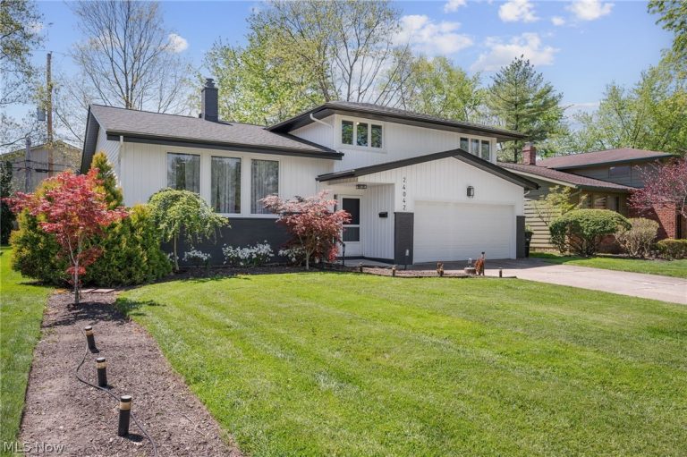 24042 Greenlawn Avenue, Beachwood, OH - Photo 2