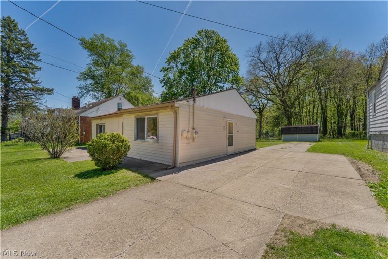 4365 Burkey Road, Austintown, OH - Photo 4