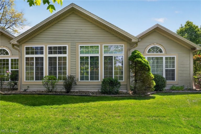 15 Hunters Woods Boulevard #B, Canfield, OH - Photo 3