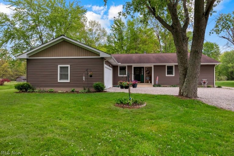 7611 Bronson Road, Olmsted Twp, OH - Photo 3