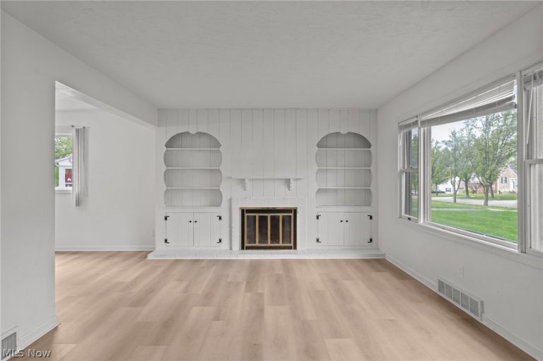 21204 Halworth Road, Beachwood, OH - Photo 4