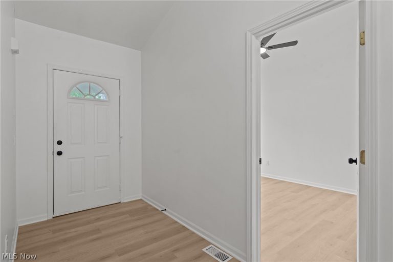 710 Erie Road, Eastlake, OH - Photo 4