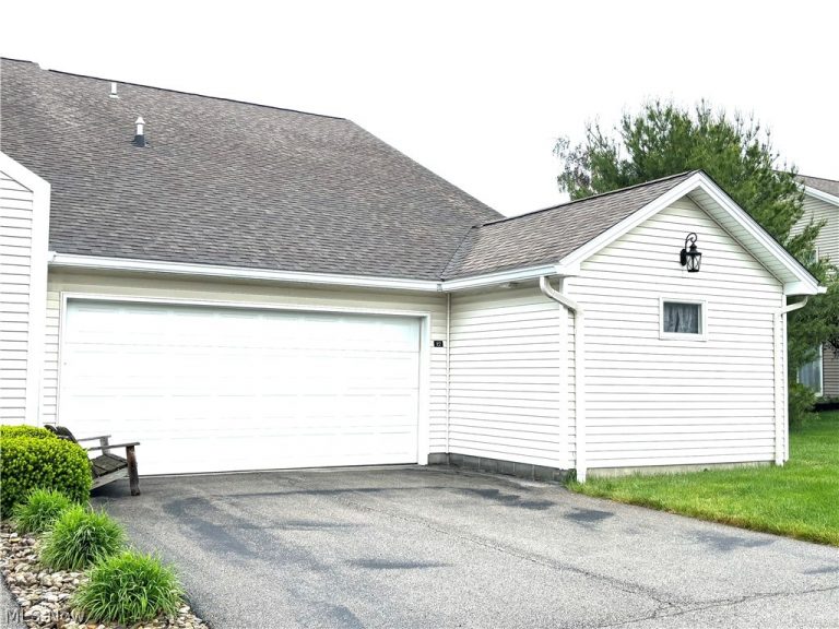 12 Cambridge Glen, Columbiana, OH - Photo 3