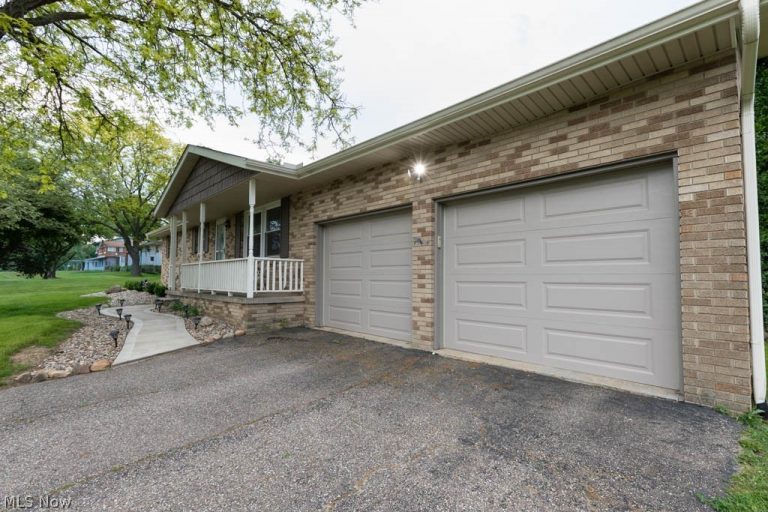 1094 Desert Street, Uniontown, OH - Photo 3