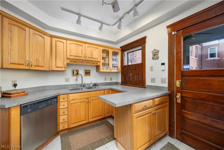 7512 Franklin Boulevard, Cleveland, OH - Photo 4
