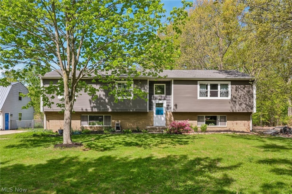 1570 County Line Road, Madison, OH