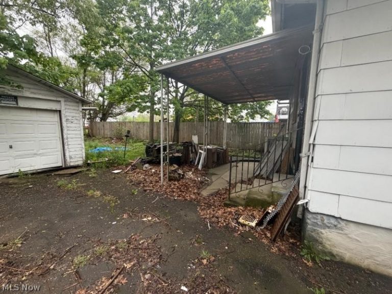 549 Bacon Avenue, Akron, OH - Photo 5