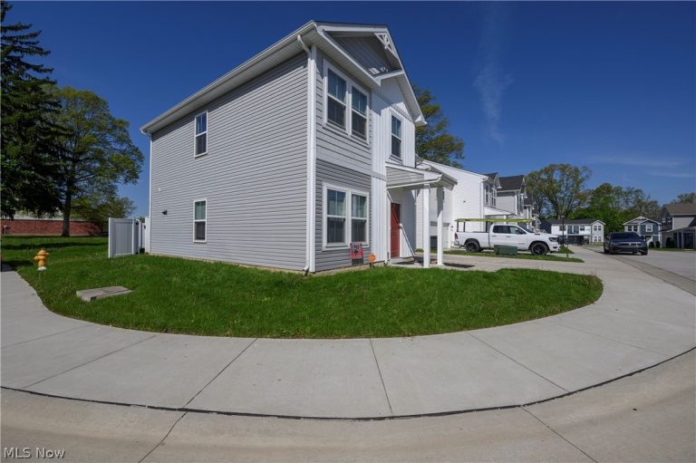 460 Auld Farm Circle, Akron, OH - Photo 3