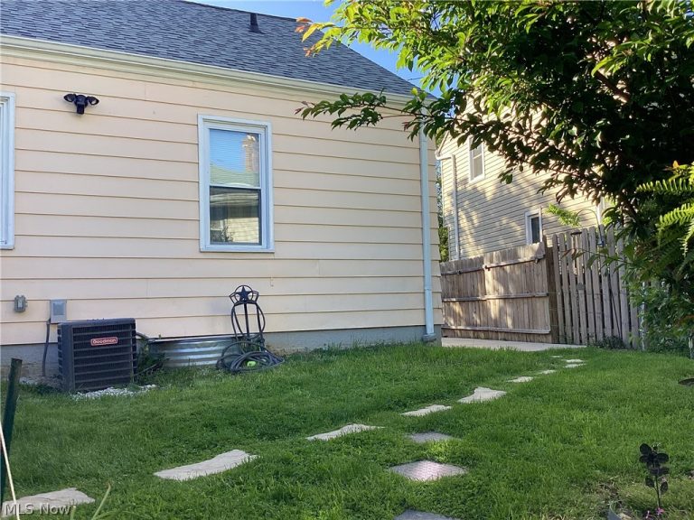 4225 Brookside Boulevard, Cleveland, OH - Photo 3
