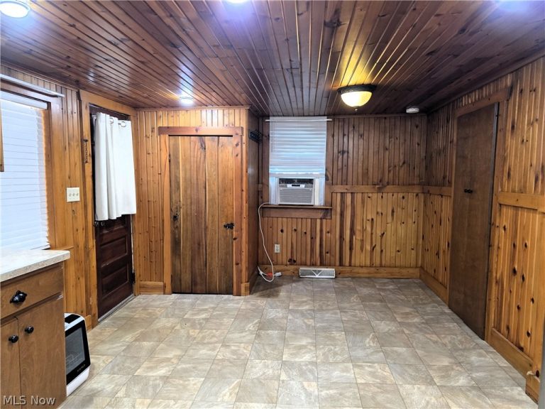 24936 Canal Street, East Rochester, OH - Photo 3