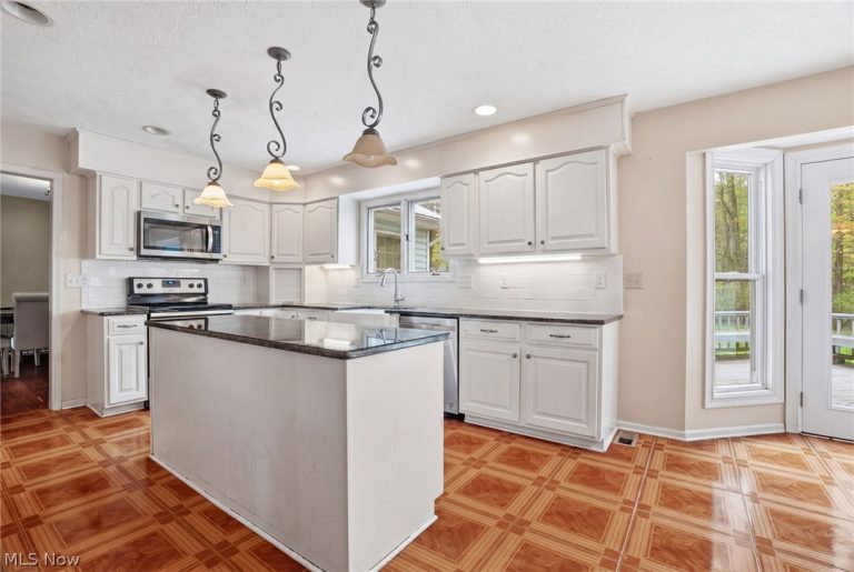 13125 Pearl Road, Chardon, OH - Photo 4