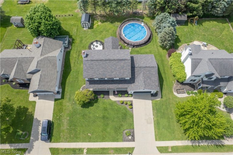 304 Rodeo Circle, Louisville, OH - Photo 2