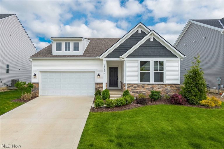 36732 Appian Way, North Ridgeville, OH - Photo 2