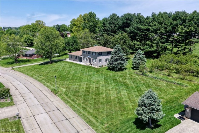883 Basel Street, Sugarcreek, OH - Photo 2