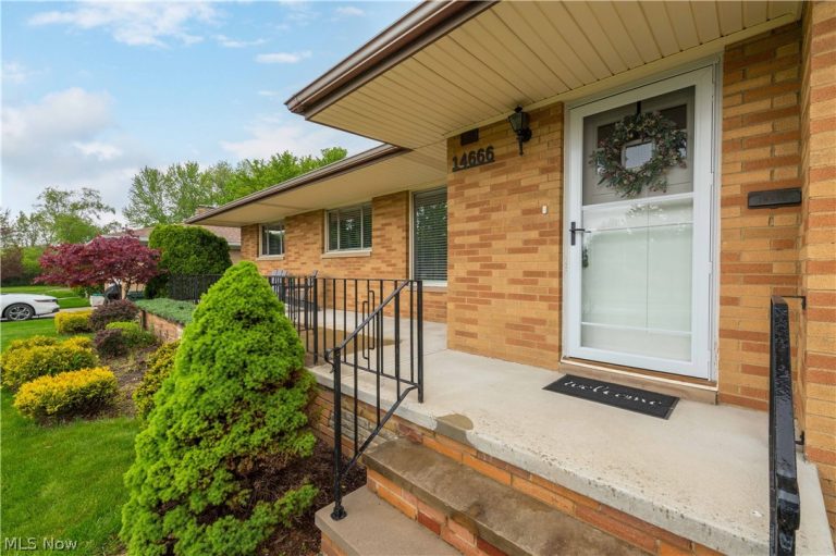 14666 Robert Drive, Middleburg Heights, OH - Photo 4