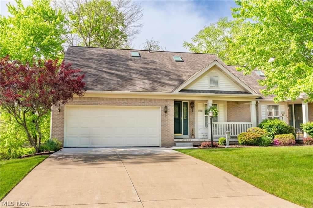 1702 Southpointe Circle, Canton, OH