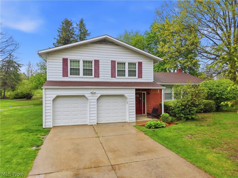 2445 Olentangy Drive, Akron, OH - Photo 2