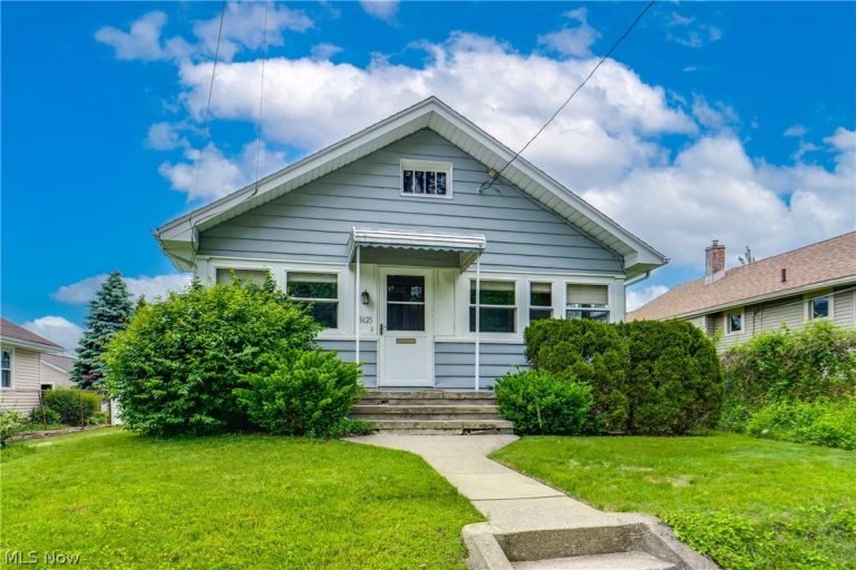 1425 Chippewa Avenue, Akron, OH - Photo 2