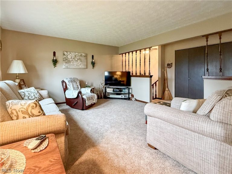 3225 Caprice Drive, Warren, OH - Photo 8