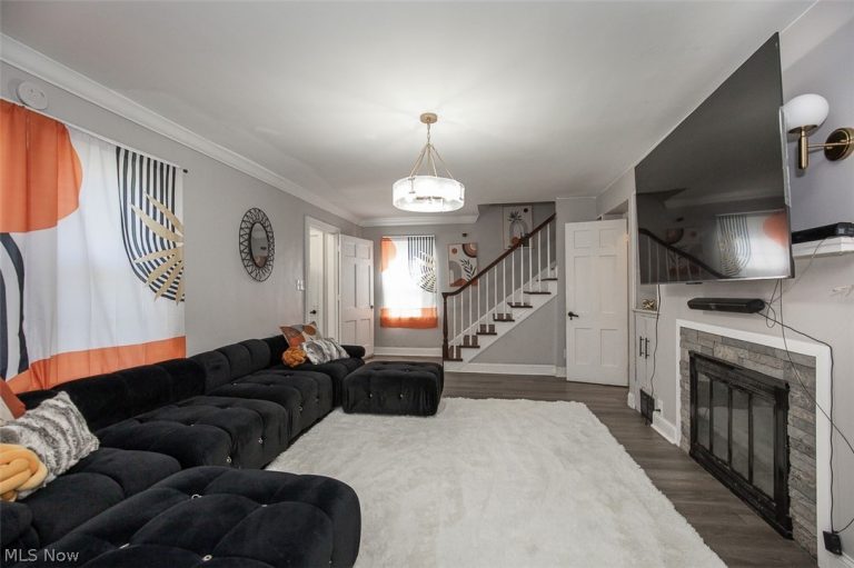 982 Roanoke Road, Cleveland Heights, OH - Photo 4