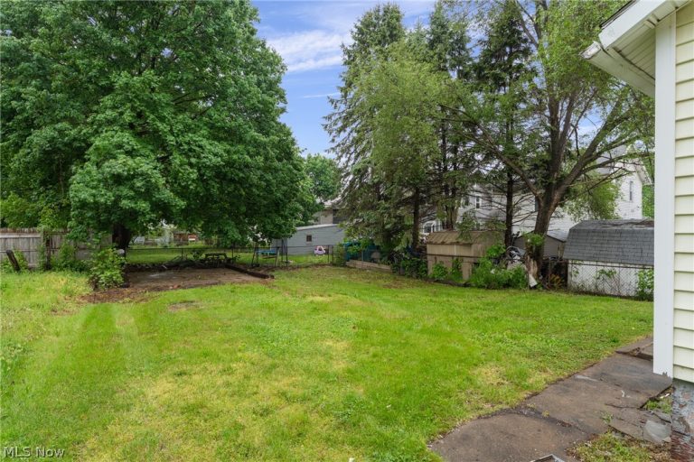 329 Girard Avenue, Canton, OH - Photo 5
