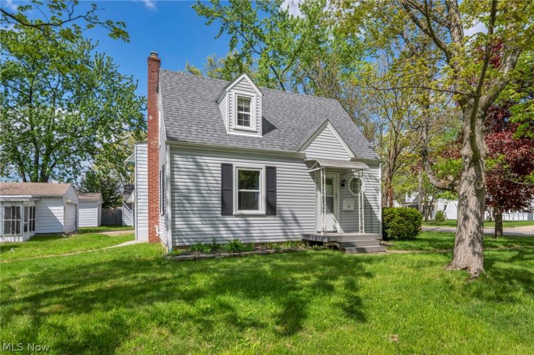 228 Sanford Street, Ravenna, OH - Photo 2