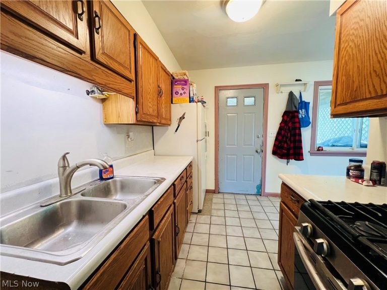 2135 Parkman Road, Warren, OH - Photo 4