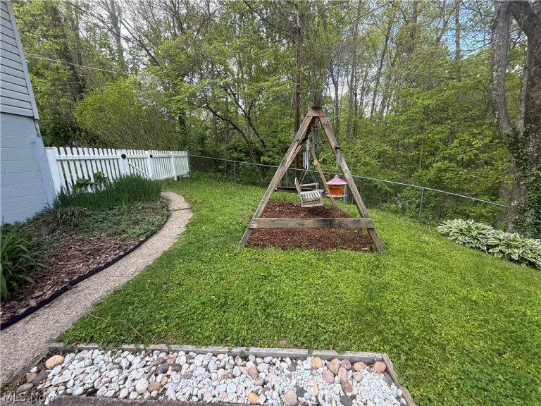 177 Lowery Lane, New Concord, OH - Photo 8