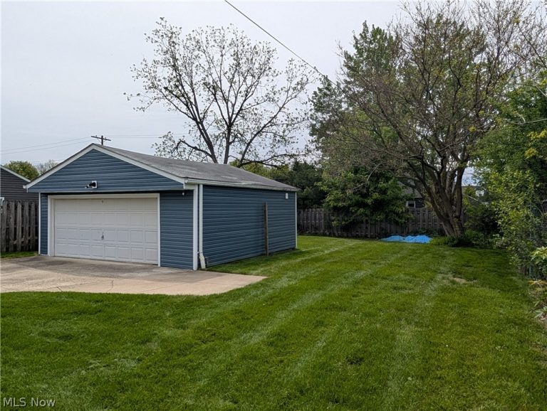 1678 Byron Drive, Mayfield Heights, OH - Photo 4