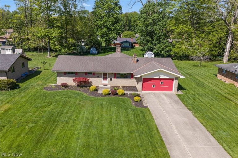 5108 Evergreen Drive, North Olmsted, OH - Photo 2