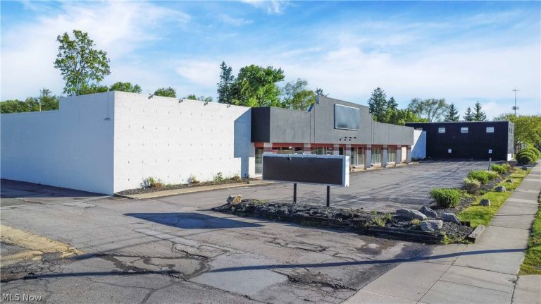 7590 Mentor Avenue, Mentor, OH - Photo 4
