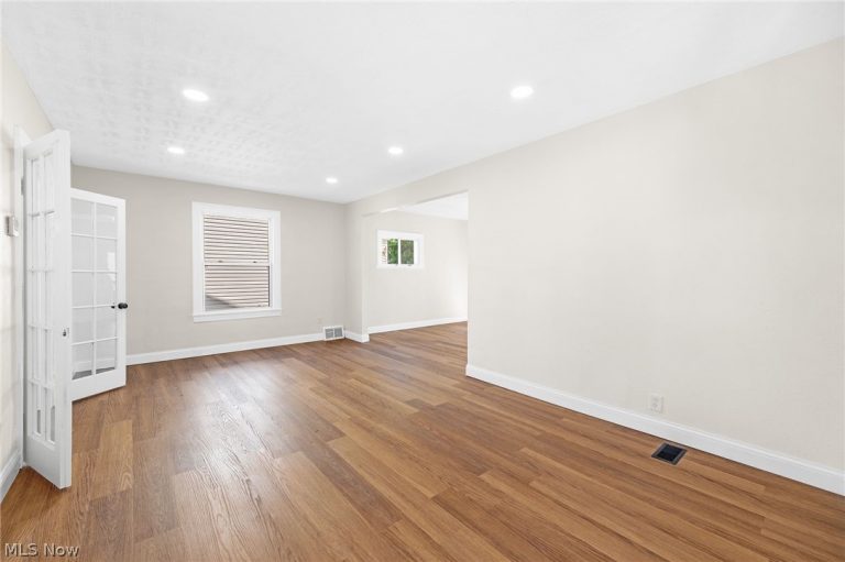 10421 Linnet Avenue, Cleveland, OH - Photo 5