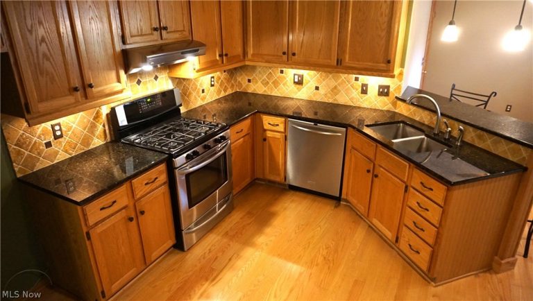 16801 Orchard Grove Drive, Middleburg Heights, OH - Photo 2