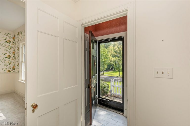 2528 Ashurst Road, University Heights, OH - Photo 3
