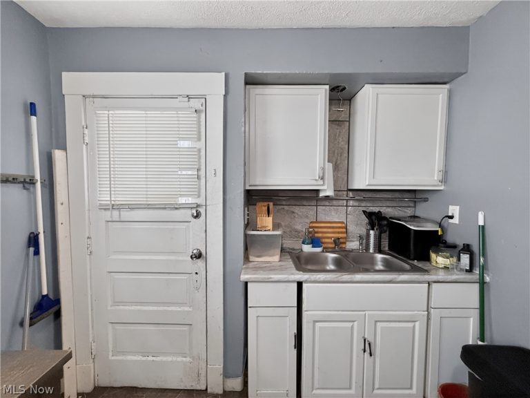 3617 103rd Street, Cleveland, OH - Photo 6