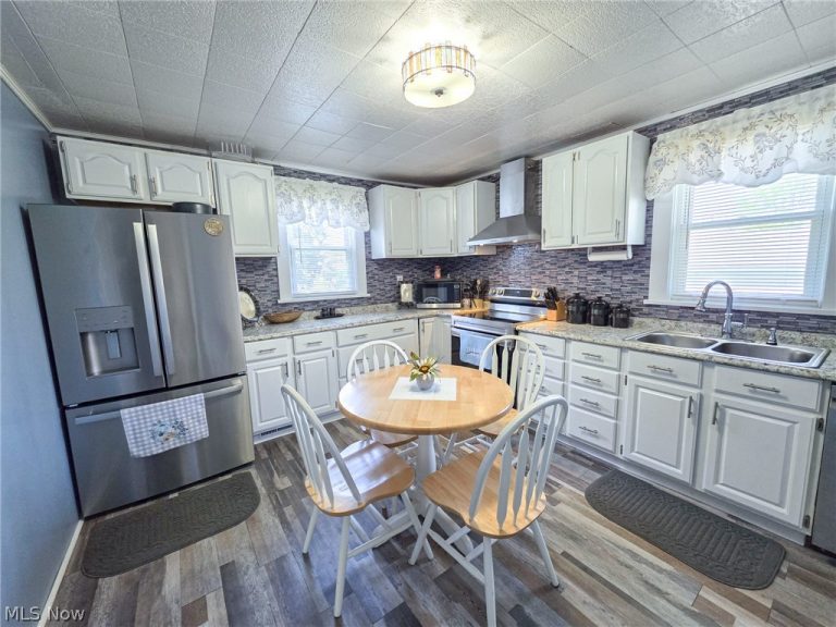 380 Main Street, East Palestine, OH - Photo 2
