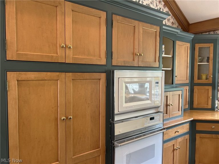 9201 Wilson Mills Road, Chesterland, OH - Photo 6