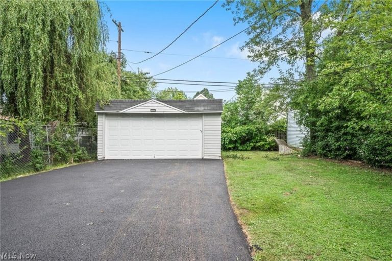 3269 Berkshire Road, Cleveland Heights, OH - Photo 2
