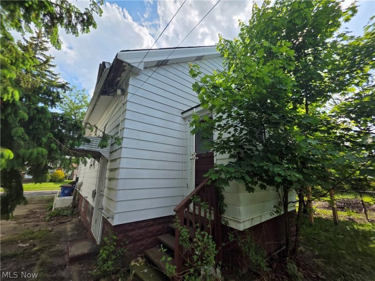 19509 Kewanee Avenue, Cleveland, OH - Photo 5