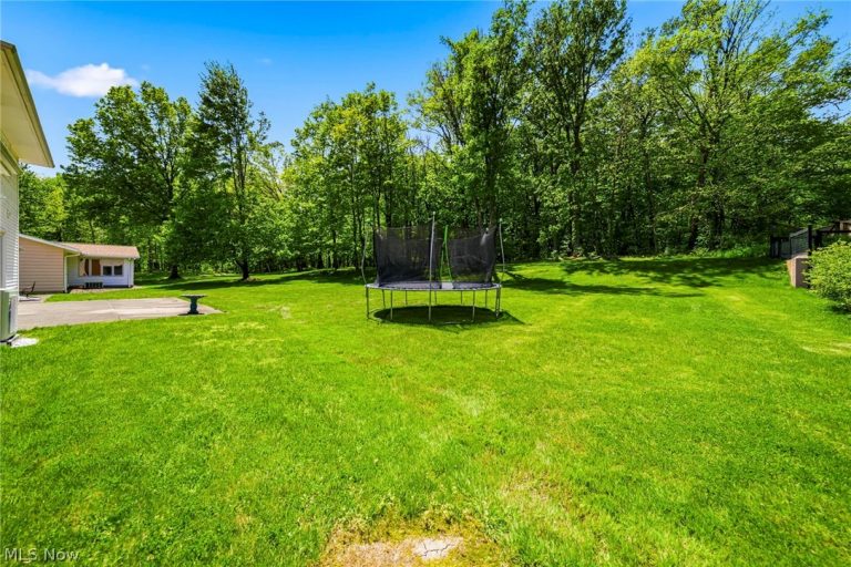 8074 Farview Oval, Brecksville, OH - Photo 3