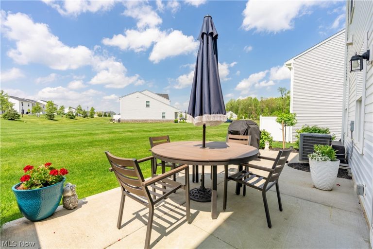 1362 Maple Grove Lane, Uniontown, OH - Photo 8