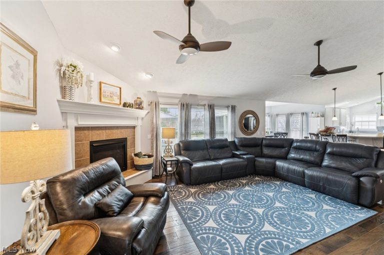 1235 Cherokee Path, Vermilion, OH - Photo 4