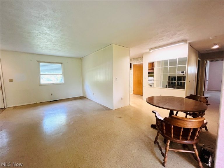 723 Trotter Lane, Berea, OH - Photo 6