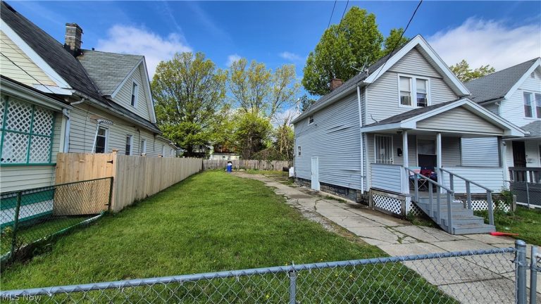 2048 105th Street, Cleveland, OH - Photo 3